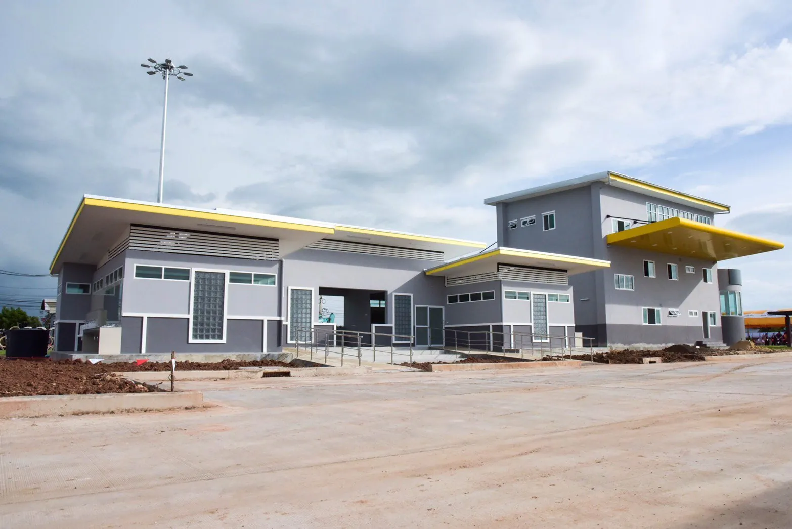 ความก้าวหน้างานก่อสร้างจุดจอดพักรถบรรทุก บริเวณสถานีตรวจสอบน้ำหนักโนนสูง (ขาเข้า) ระยะที่ 2